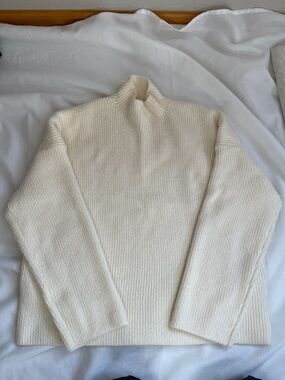 Abercrombie & Fitch Off-White Ribbed Mock Neck Sweater